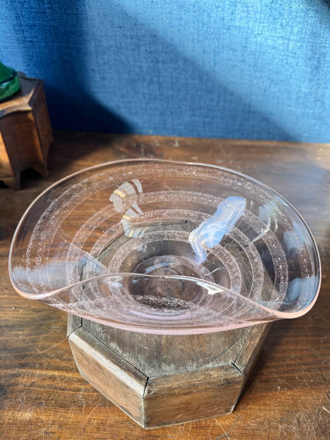 Coupe en verre de Murano rose pâle – design forme libre