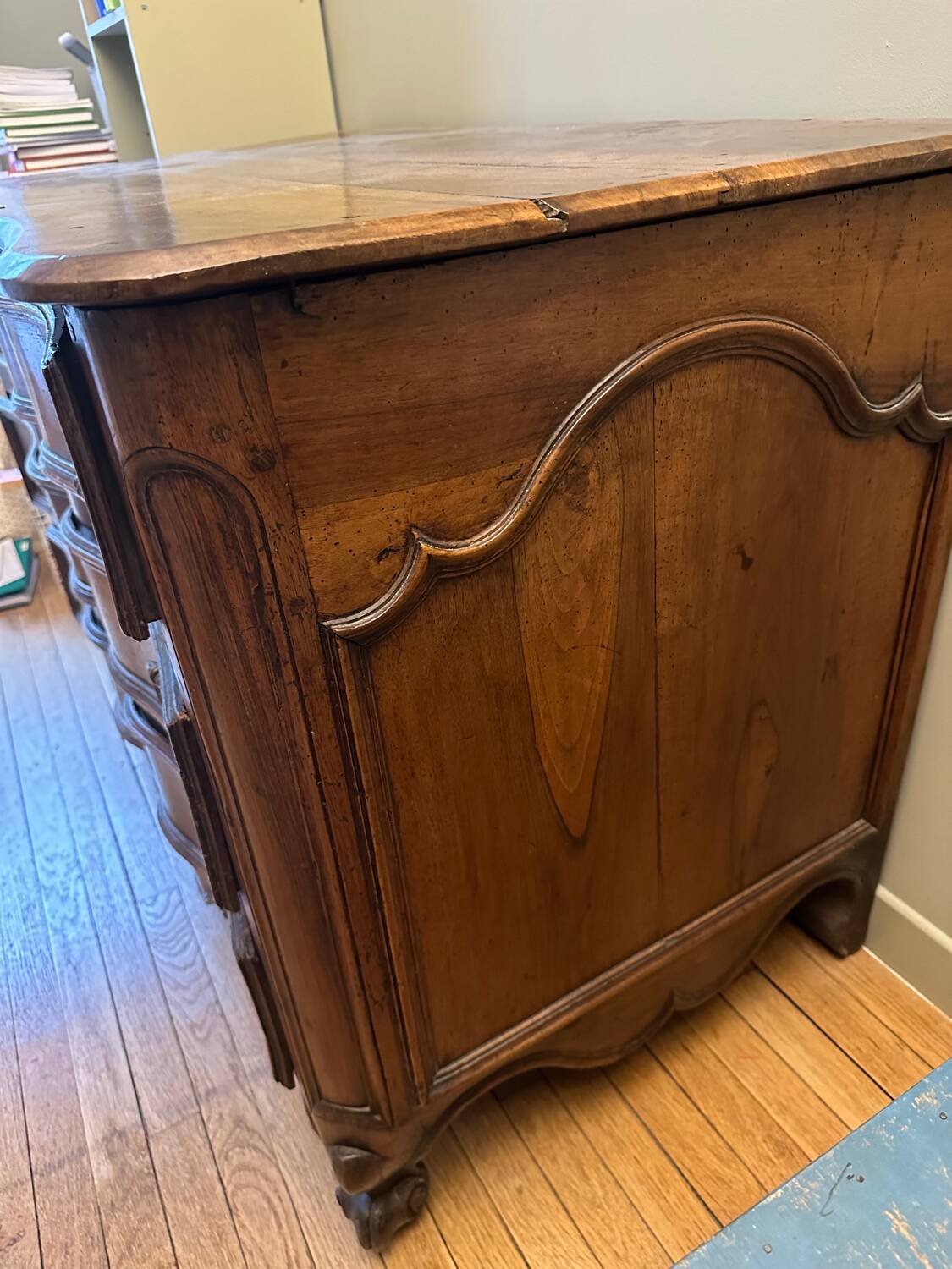 18th century walnut chest of drawers