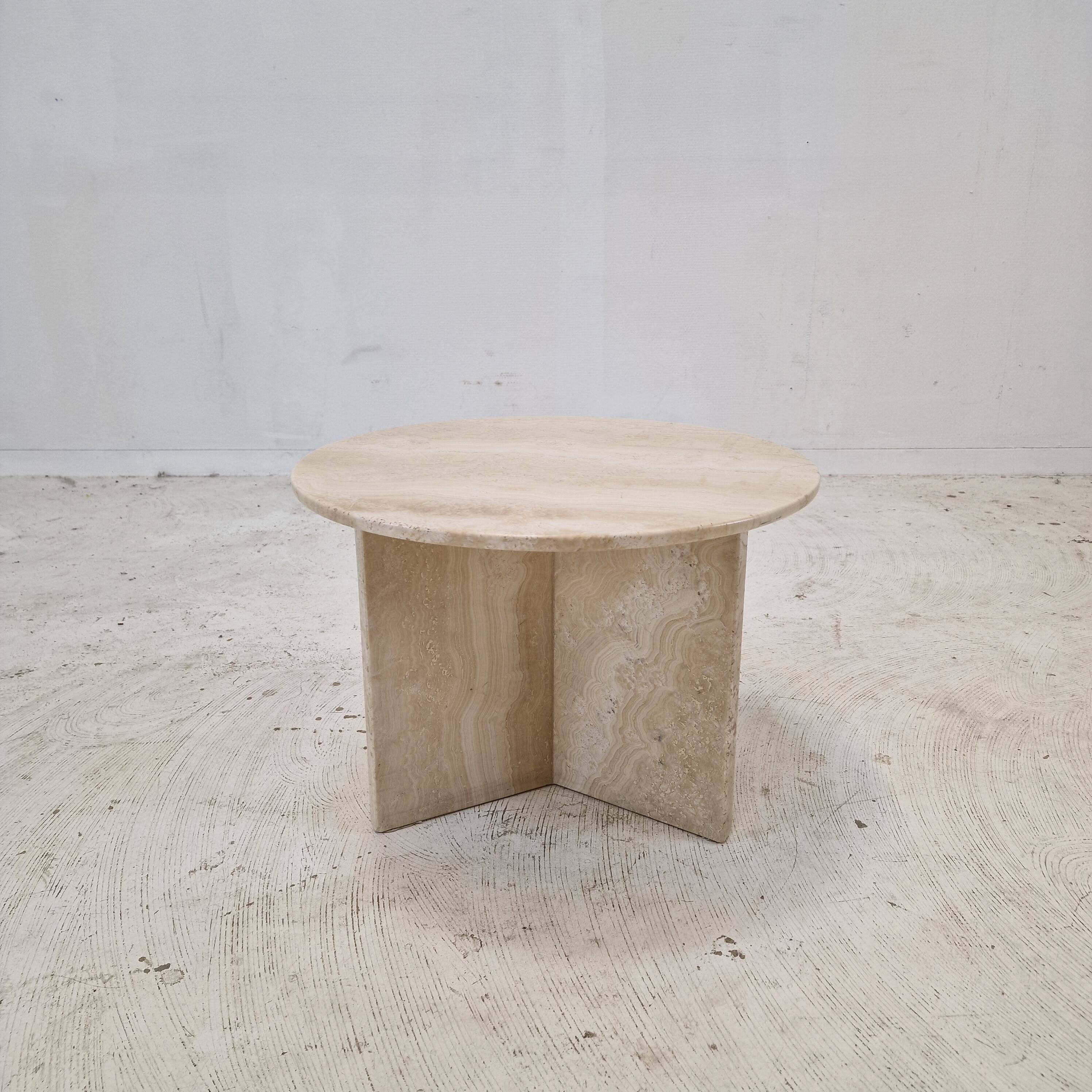Table basse ou d'appoint ronde italienne en travertin, années 1980