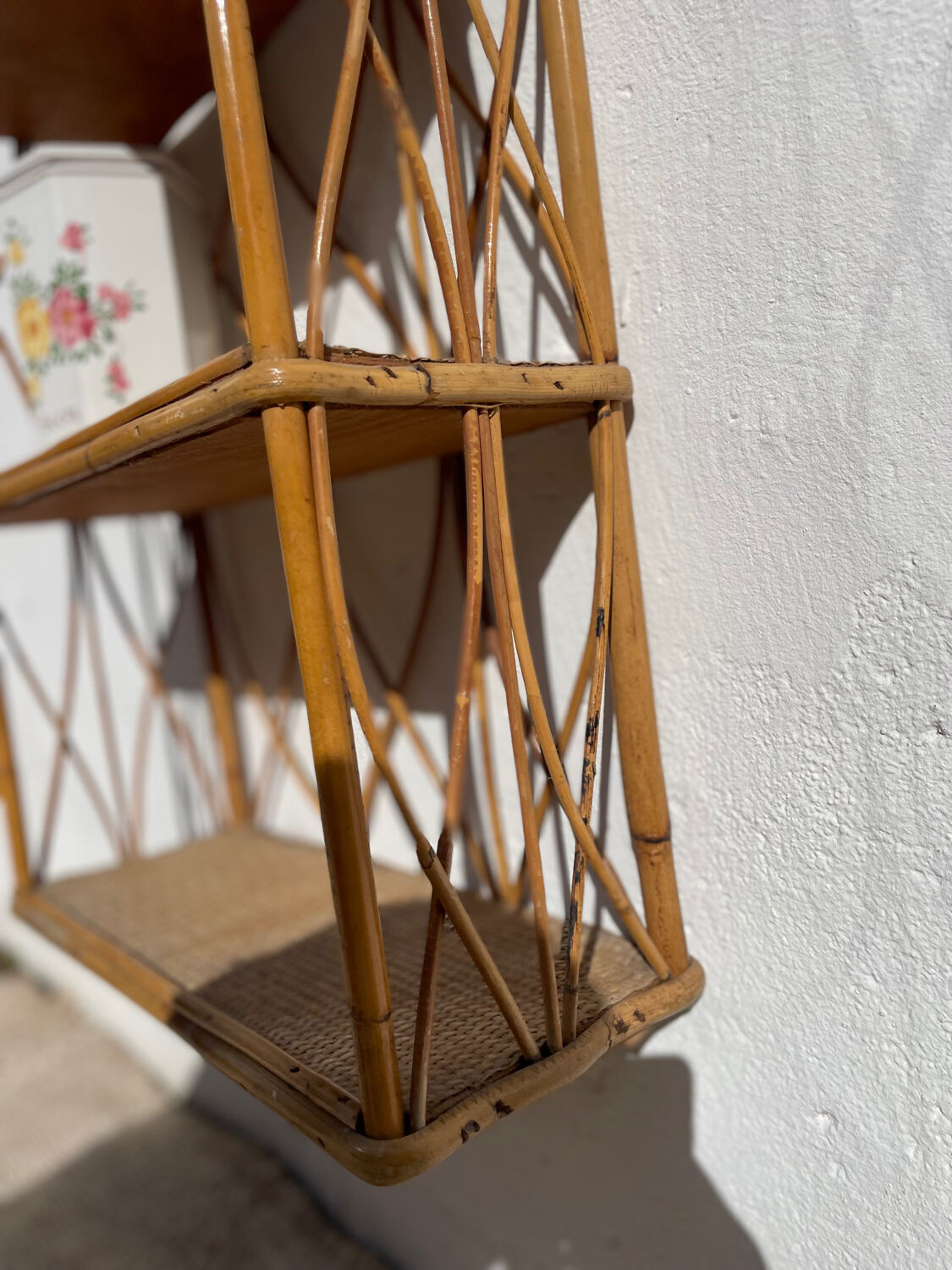 Vintage wall shelf in rattan and caning — 70s bohemian spirit
