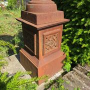 Vase médicis avec socle en fonte