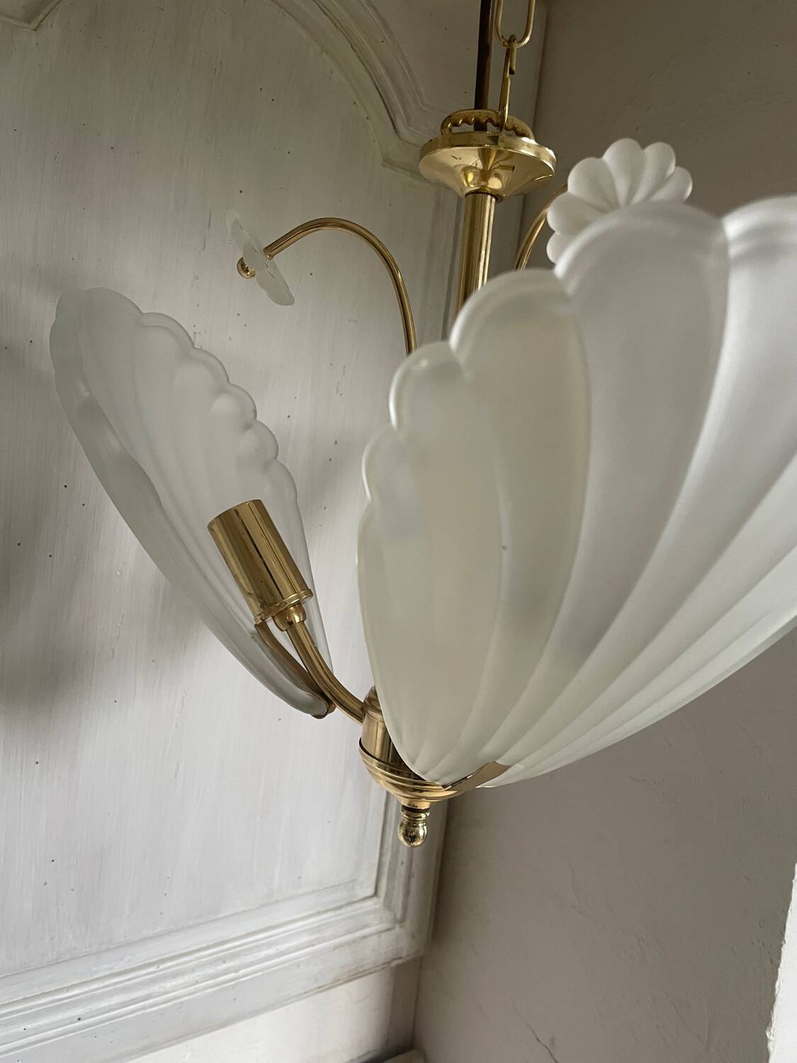 Frosted shell and gilded metal chandelier