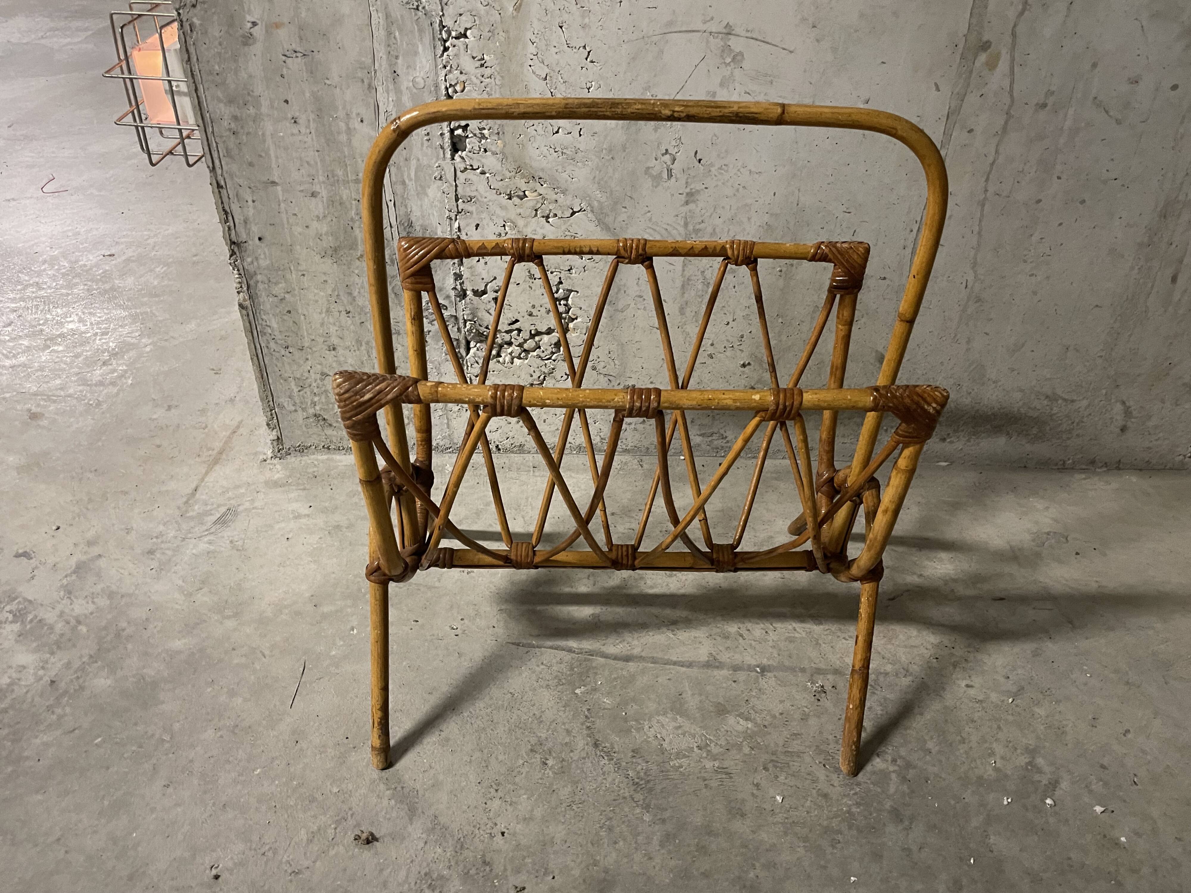 Porte-revues en rotin années 60