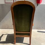 Fauteuil cabriolet de style Louis XV en bois sculpté et tissu vert