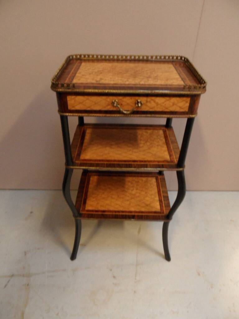 Table d'appoint antique Napoléon 3 avec marqueterie