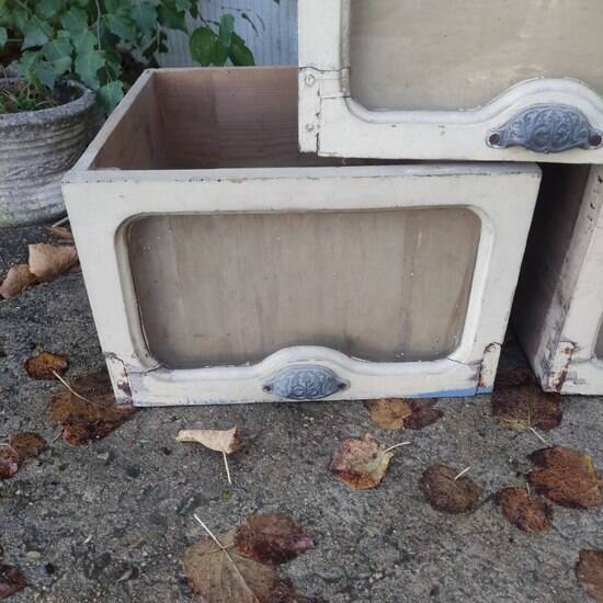 Set of three drawers