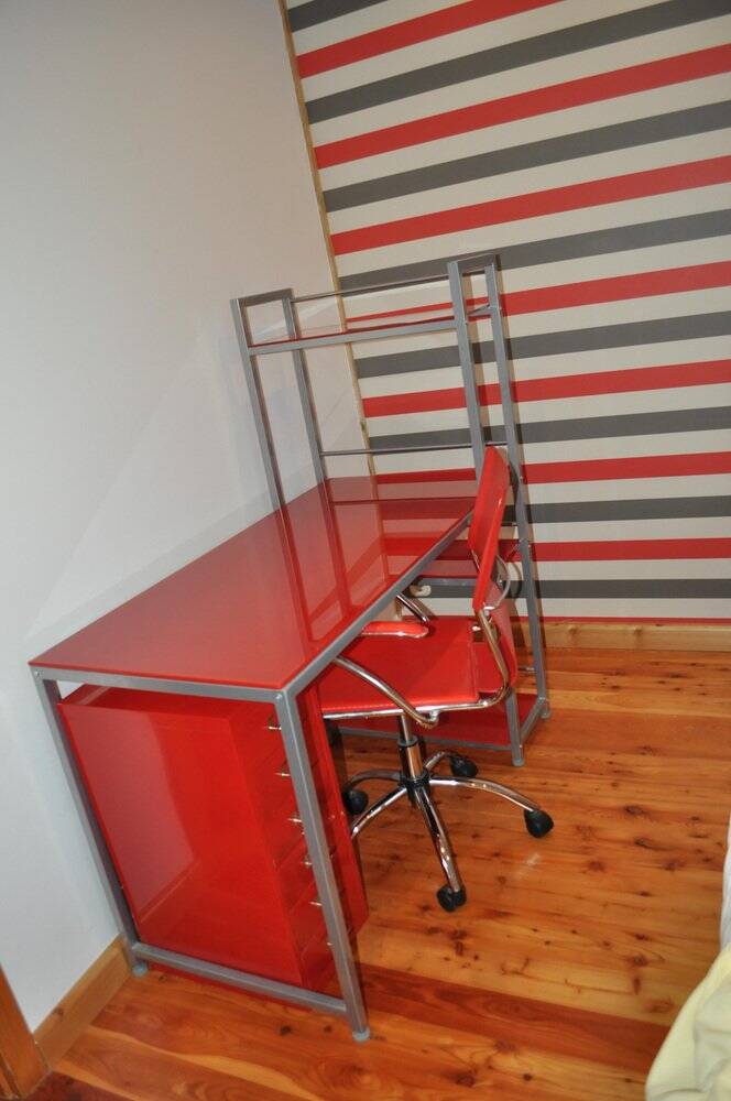 Ensemble Bauhaus en métal gris — bureau, chaise et armoire métallique, production années 1990