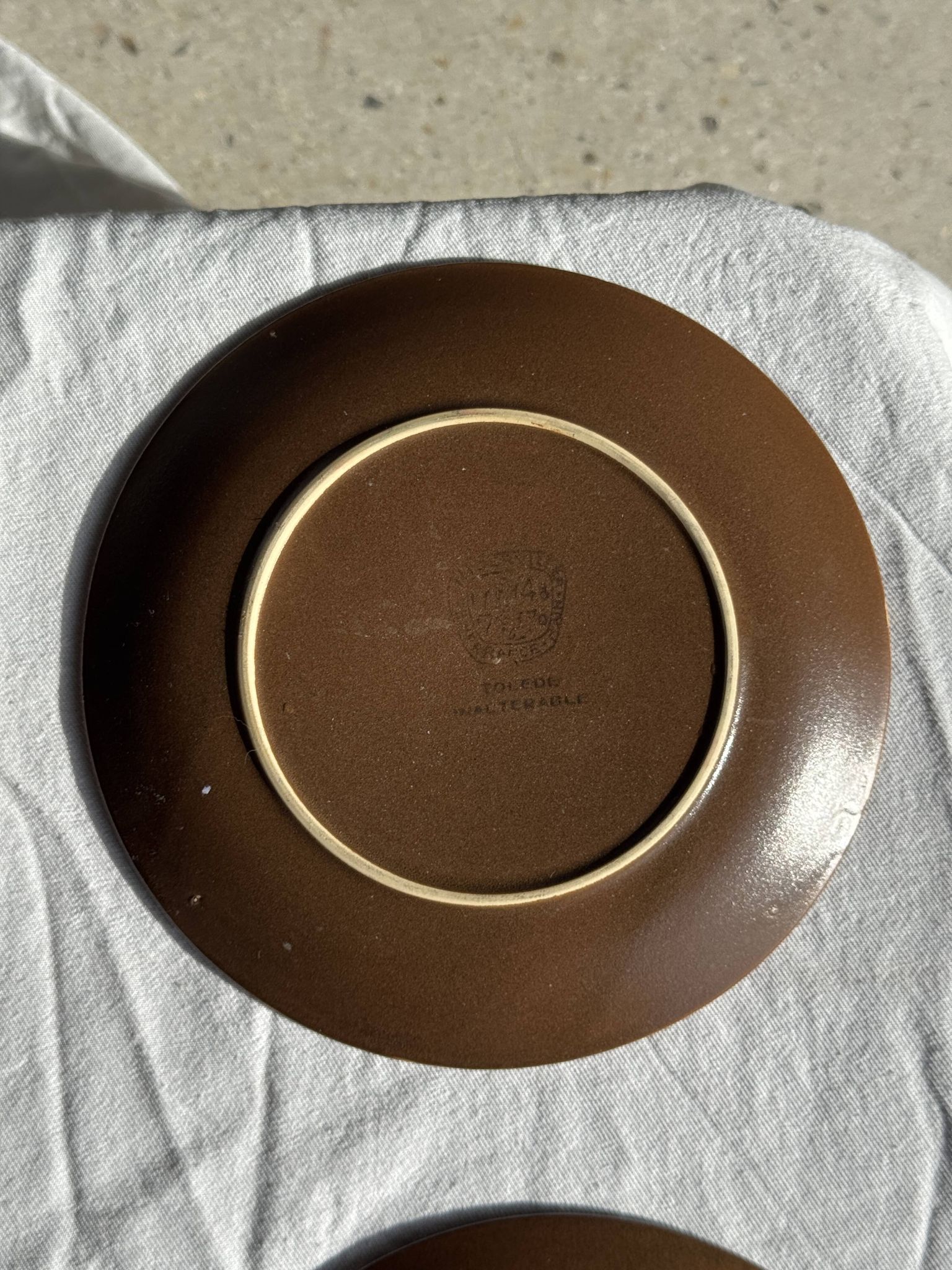 Lot de 6 assiettes à dessert vintage en grès brun
