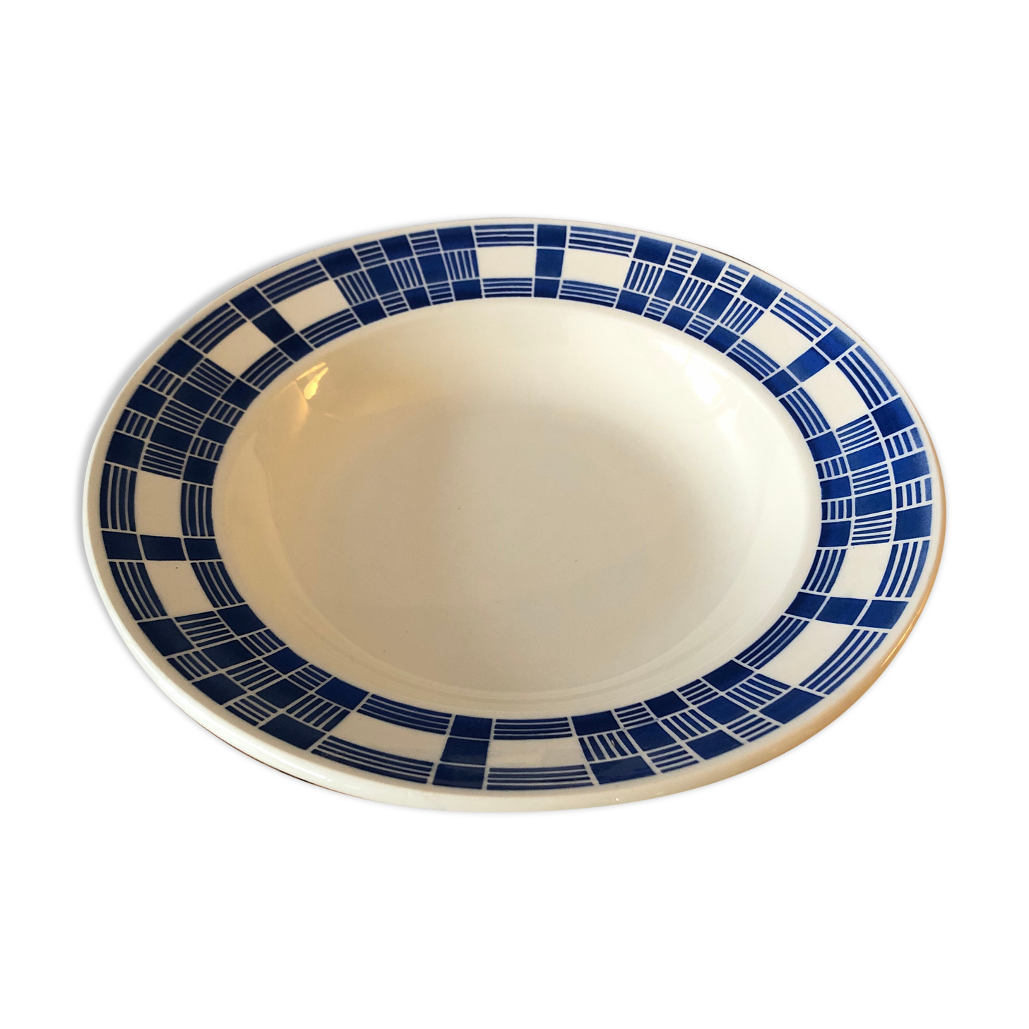 Round dish in ancient earthenware