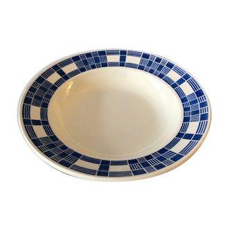 Round dish in ancient earthenware