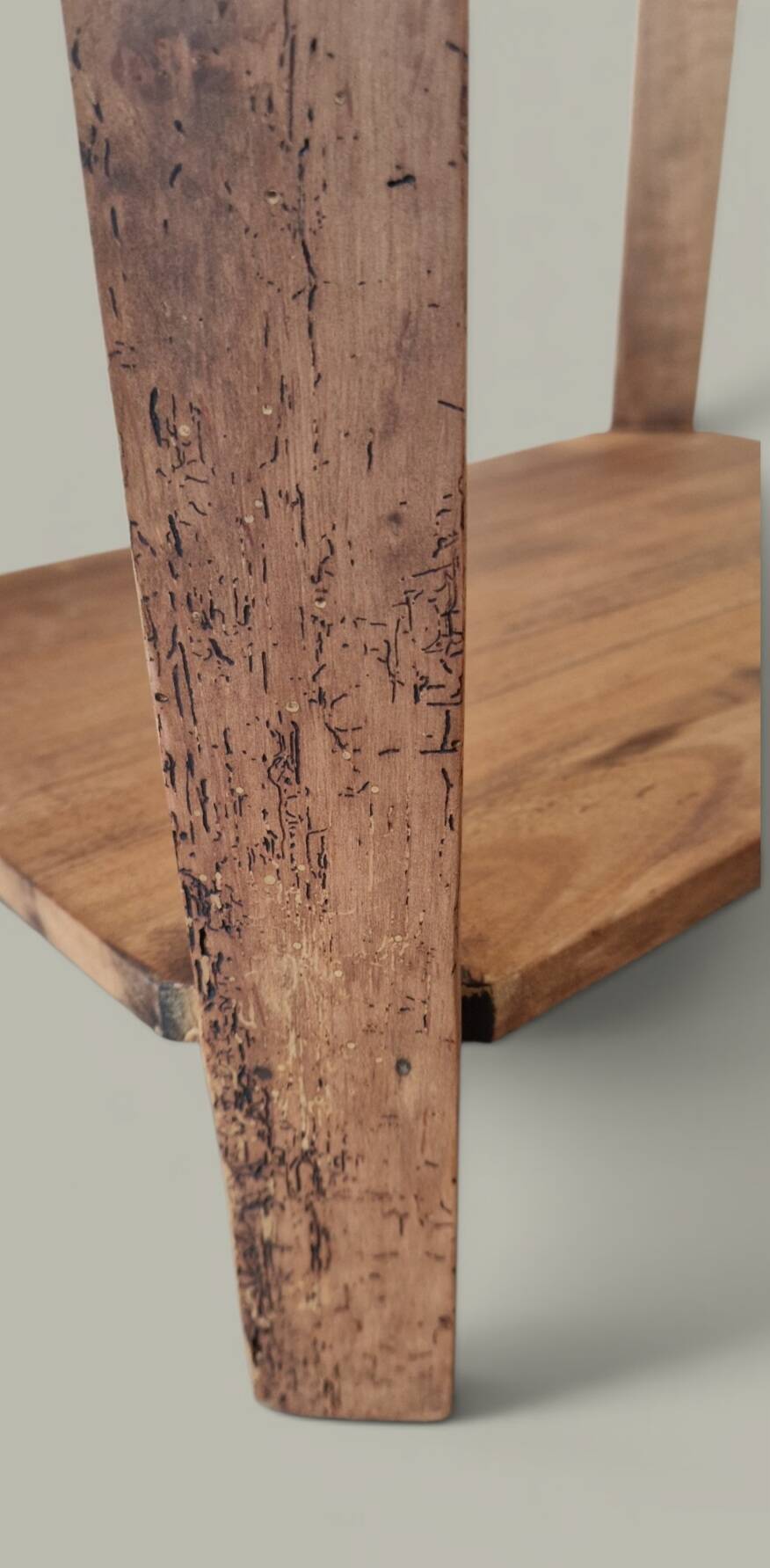 Table d’appoint sculpturale en bois massif – Ligne minimaliste - 1940