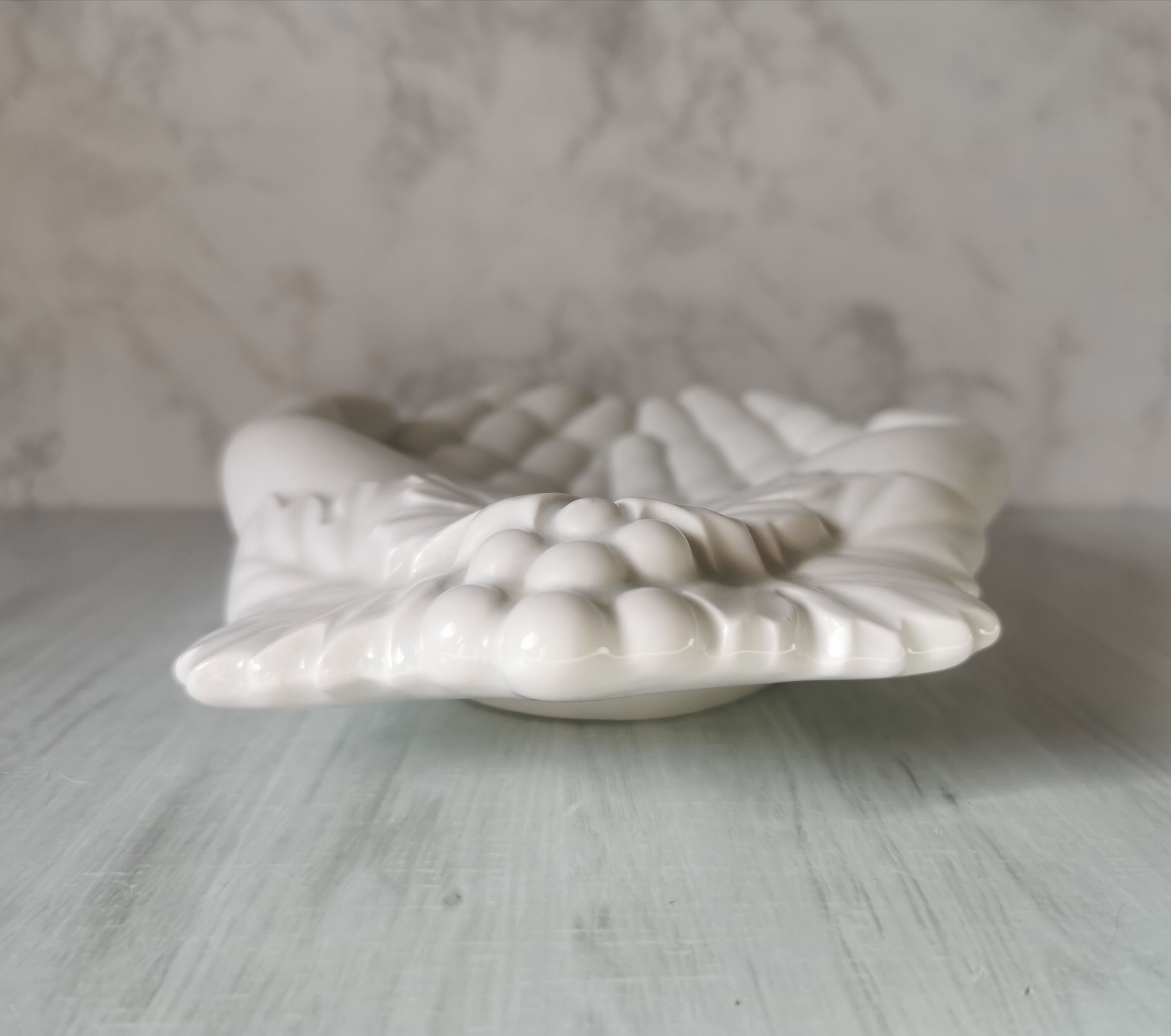 Empty pocket hands porcelain