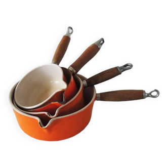 4 anciennes casseroles en fonte emaillée orange le creuset