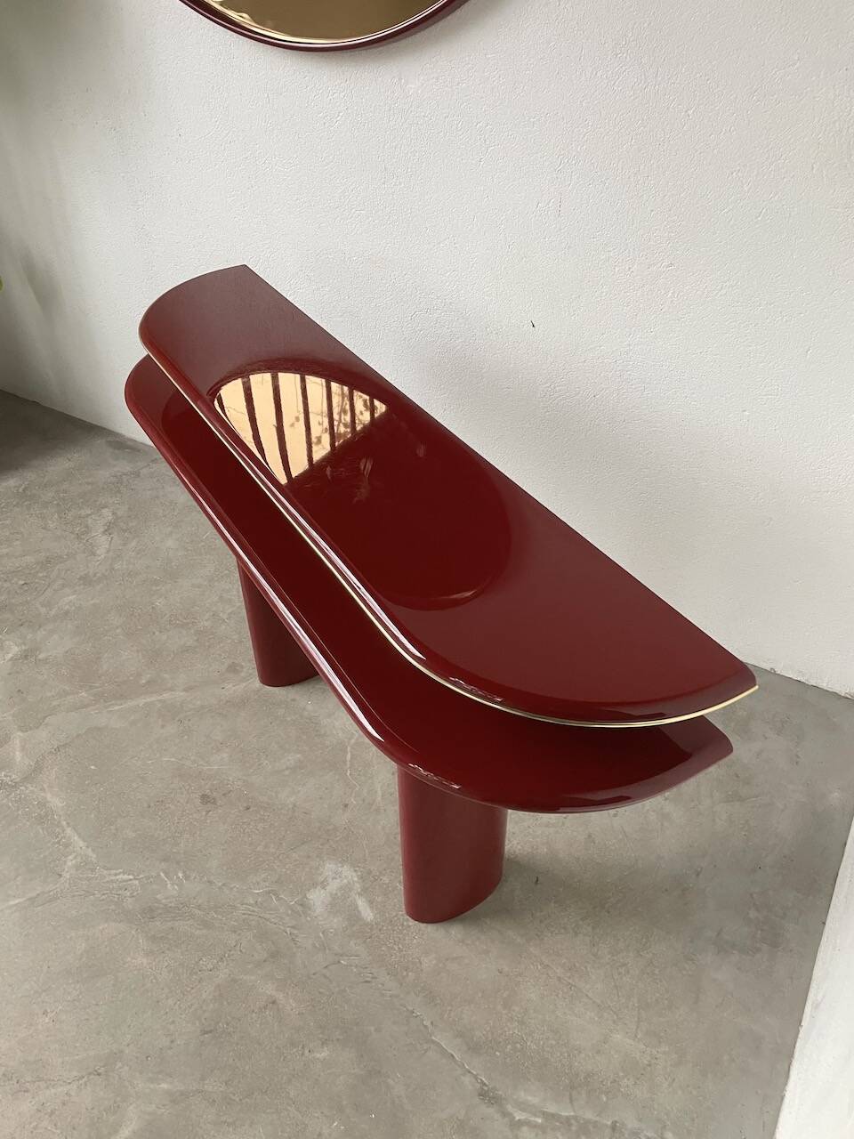 Red lacquered console and its mirror from the 80s