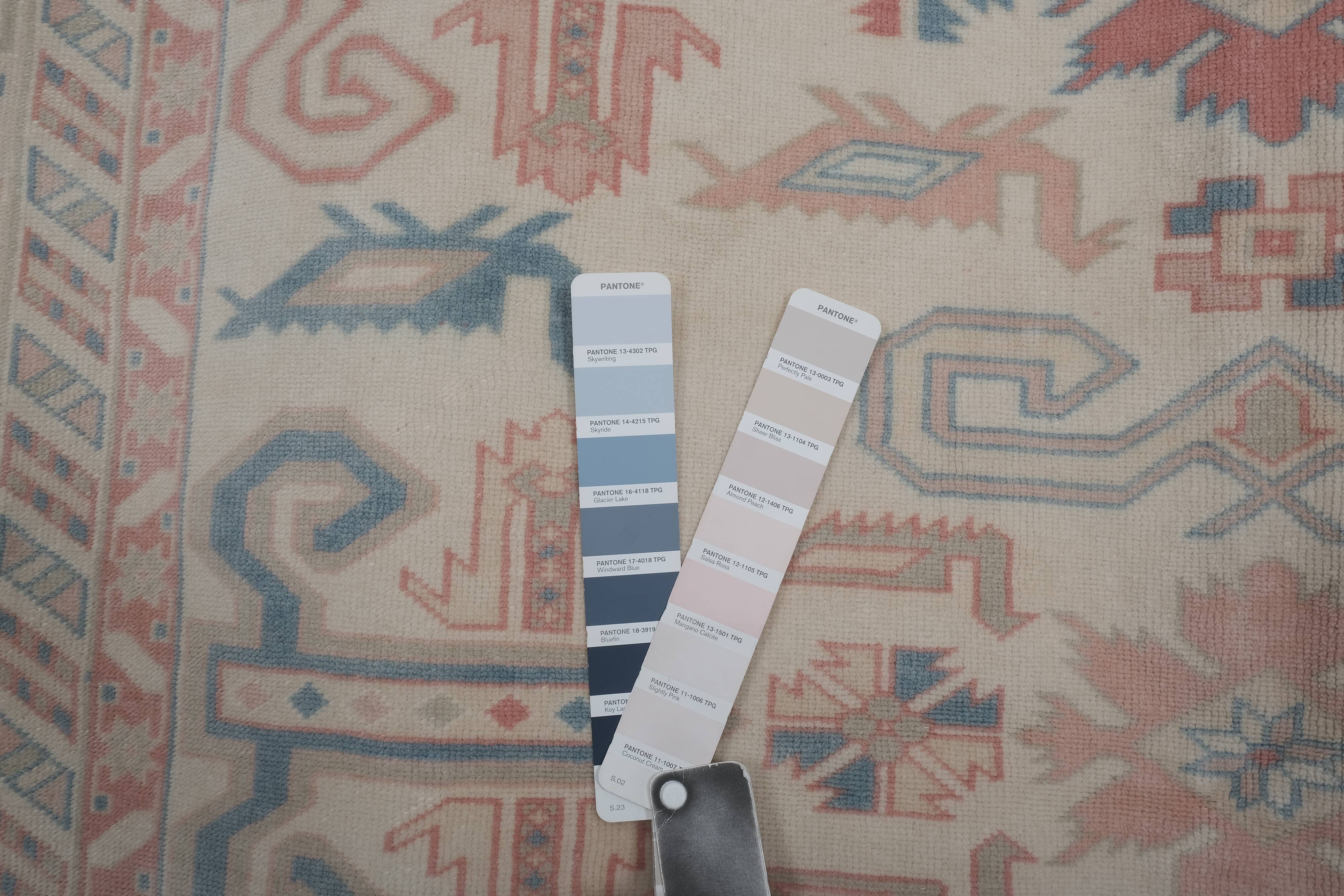 Vintage turkish kars rug with romantic mid-century modern style 5'8" x 8'6"