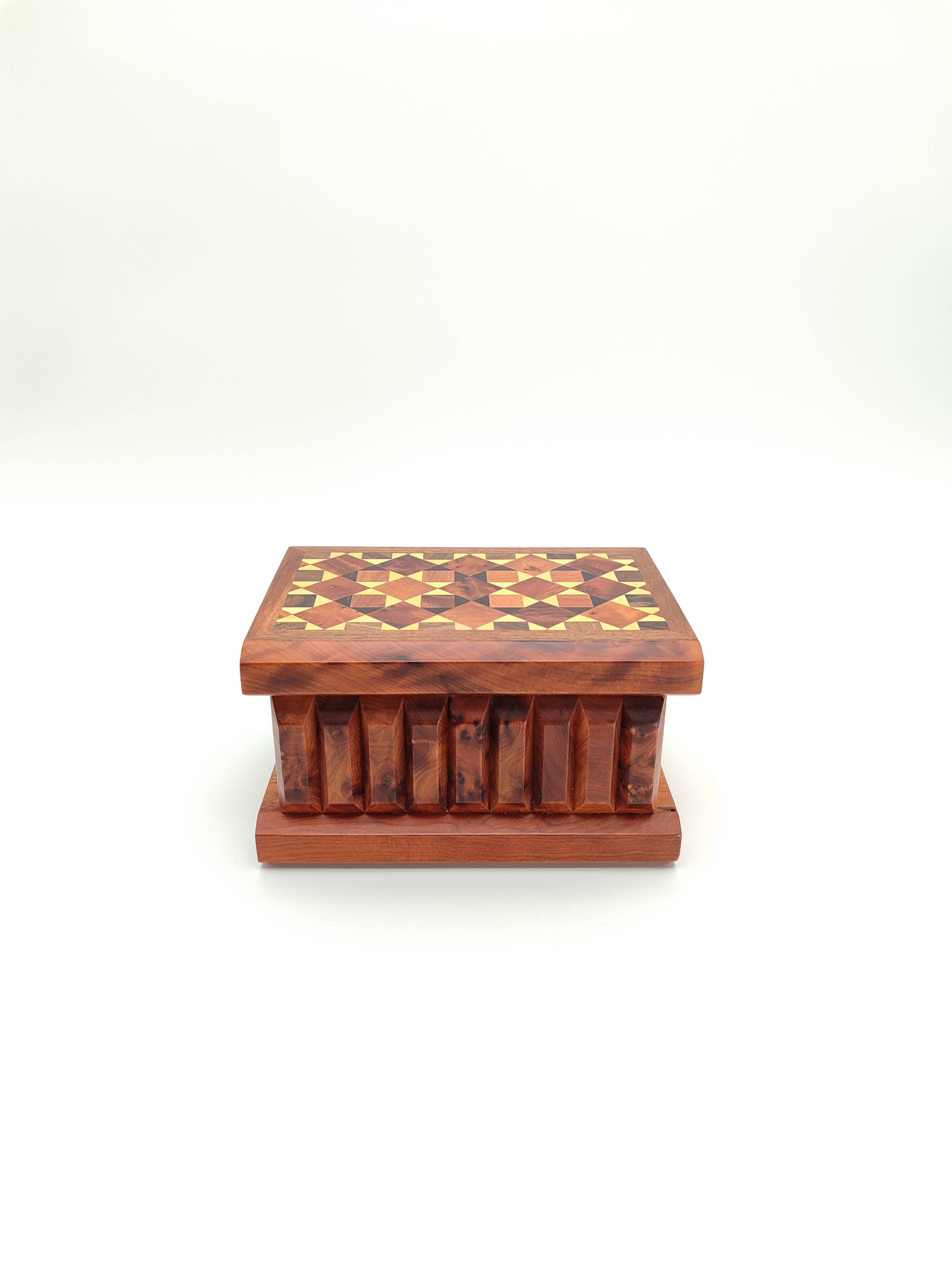 Thuya wood secret box