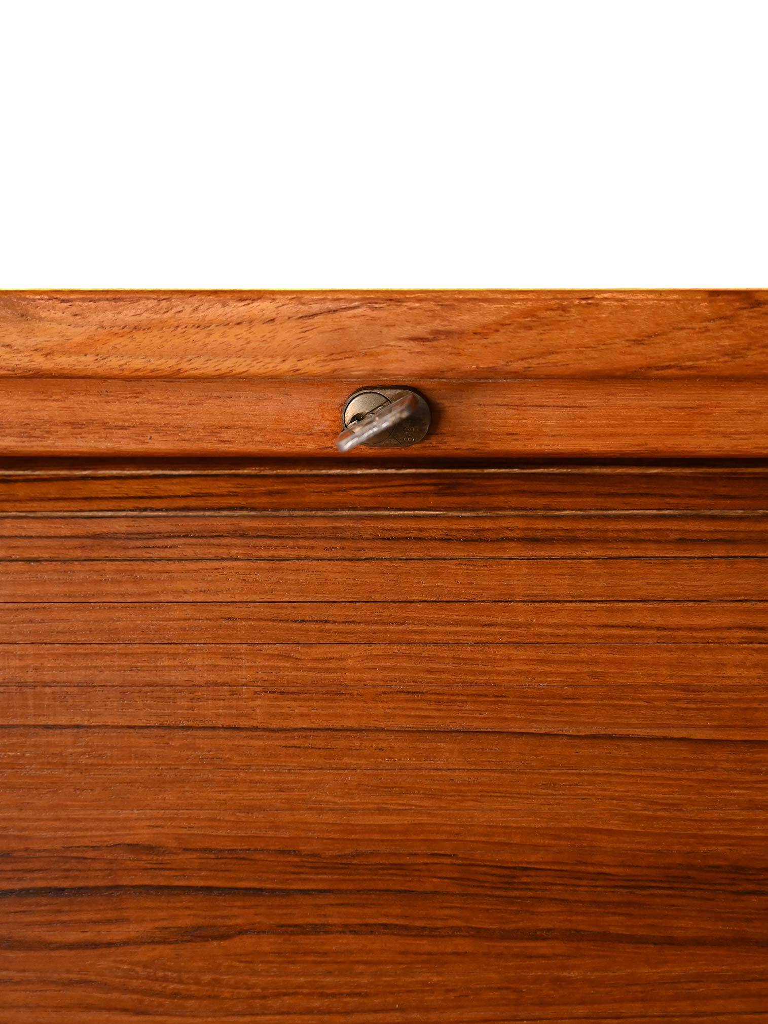 Classeur vintage avec portes à tambour