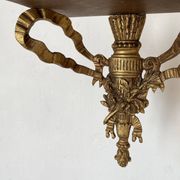 Étagère baroque en bois et bronze à décor de ruban