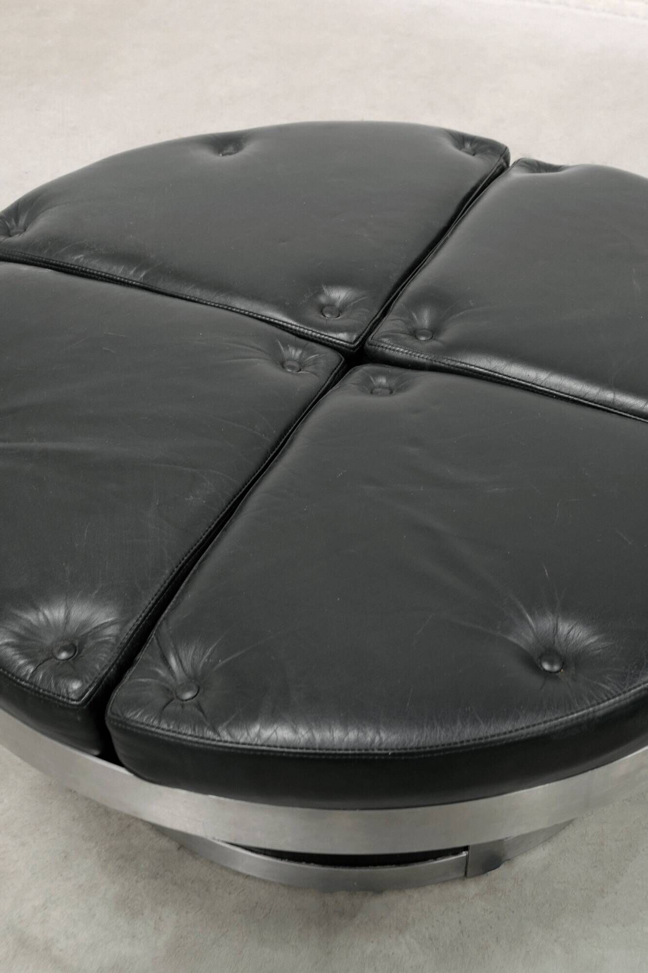 Large Italian circular bench in leather, chromed metal structure, 1970