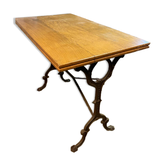 Meallet Paris bistro table
