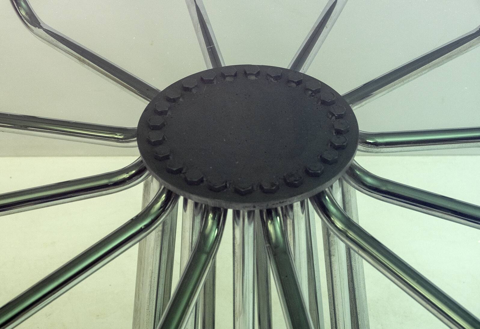 Gastone Rinaldi Mid-Century Modern Italian Chromed Metal Round Dining Table