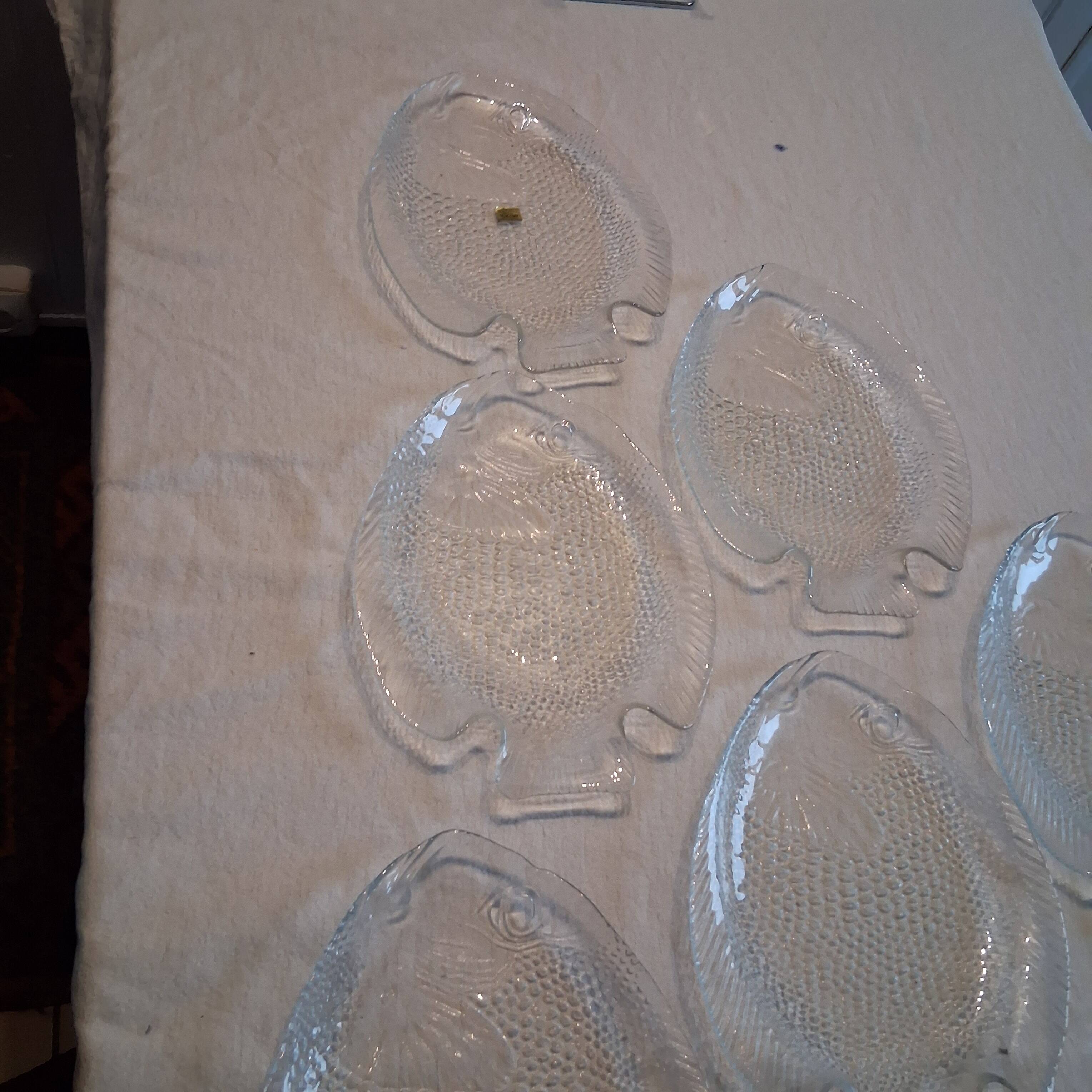 6 glass fish plates from Arcoroc in very good condition.