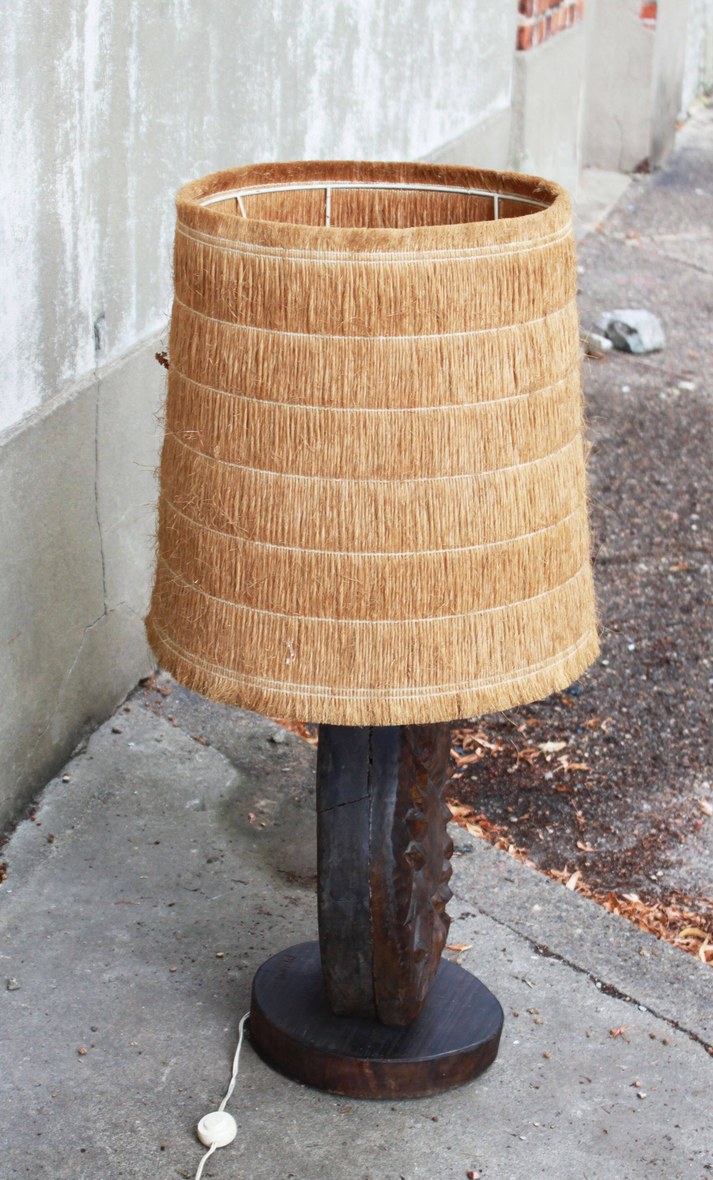 Brutalist lamp in wood and raffia signed Delsinne, Belgium, 60s.