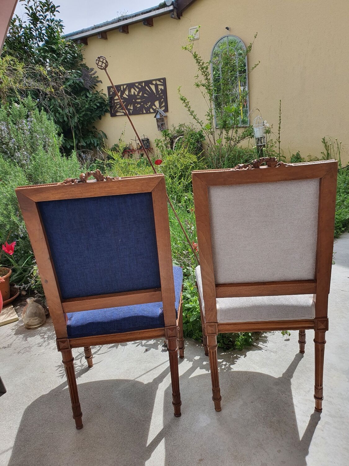 Duo of chairs with the effigy of Frida Kahlo