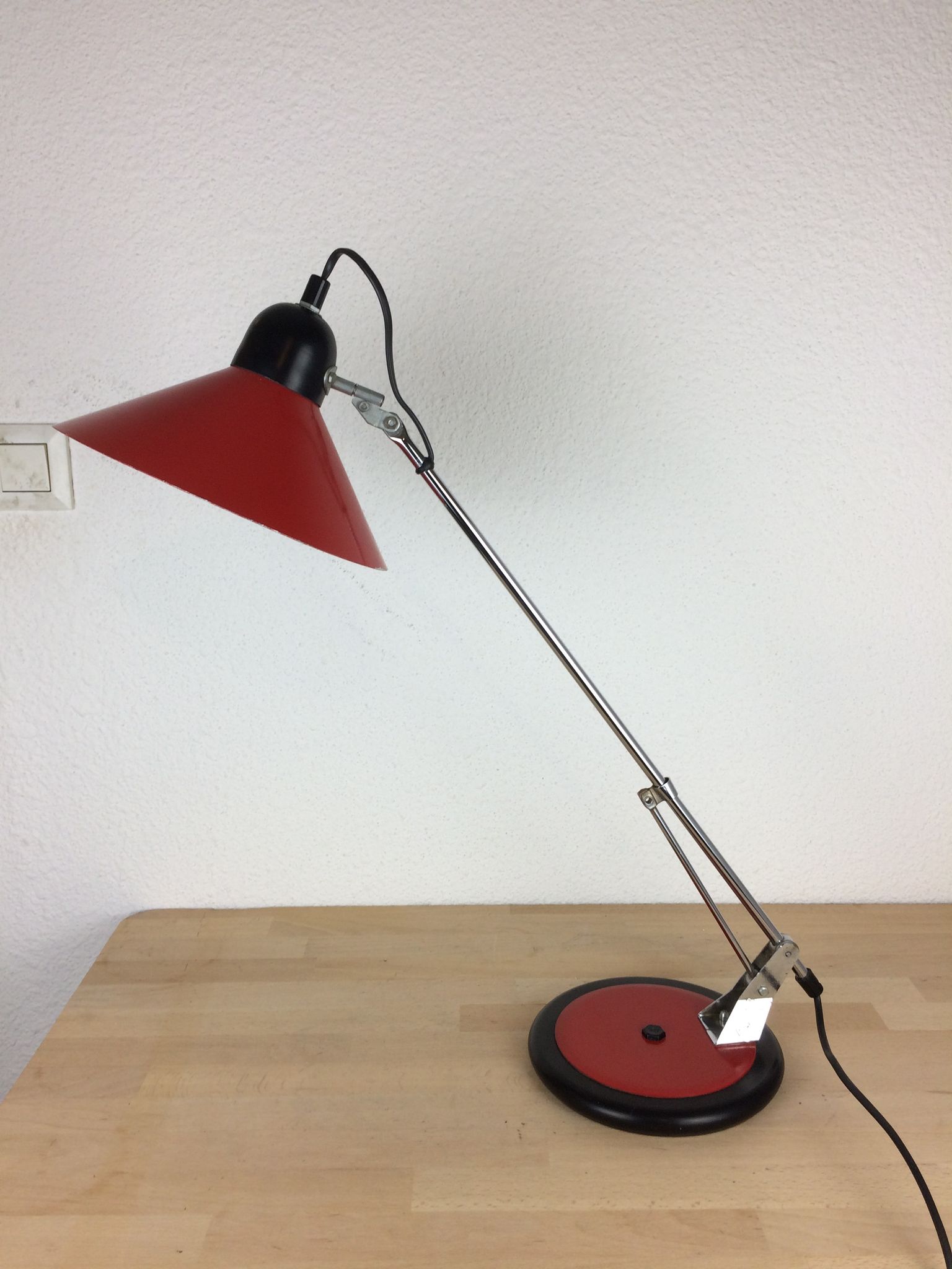 Lampe de bureau articulée Aluminor grand modèle, rouge