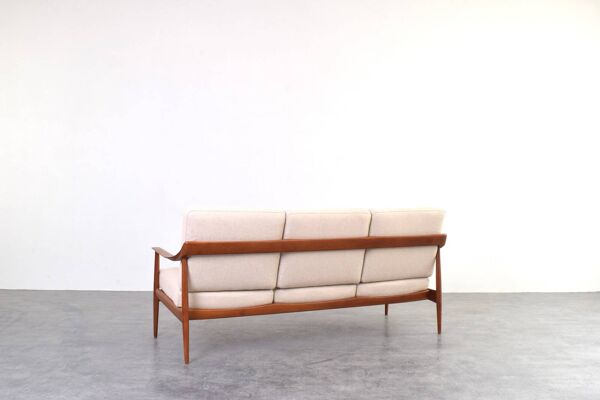 Canapé en teck du milieu du siècle de Knoll Antimott, années 1960.
