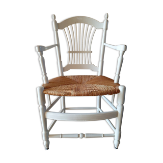 Fauteuil en bois mouluré et laqué blanc