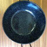 Enamel dish with handles