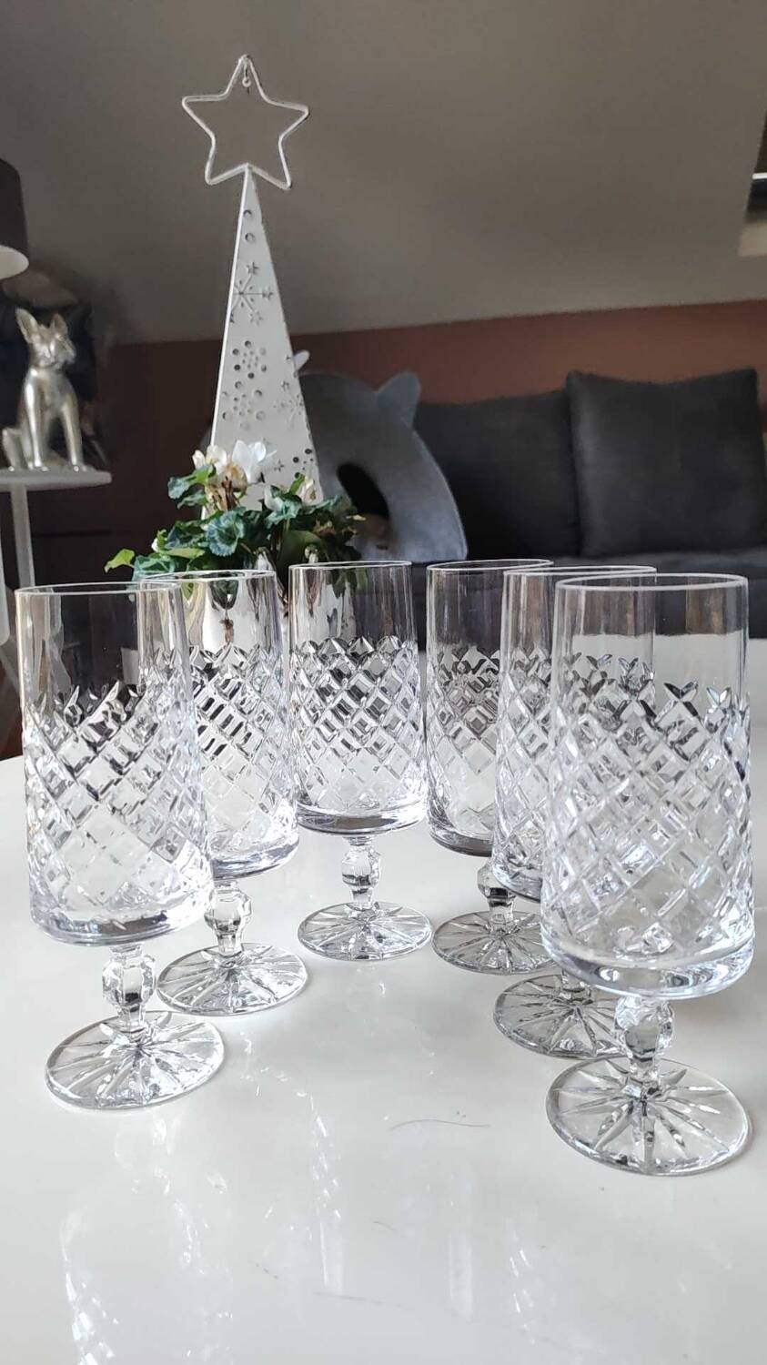 Set 6 champagne flutes, Lorraine crystal. Diamond/crosshair patterns. High 16 cm