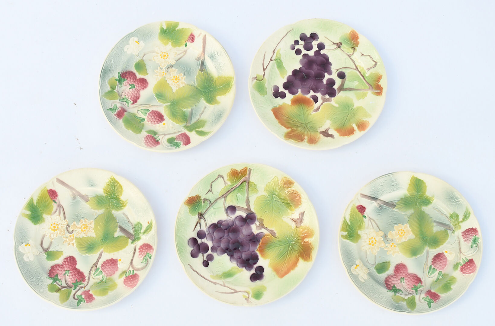 Suite of 5 fruit plates in Earthenware of Saint-Clément