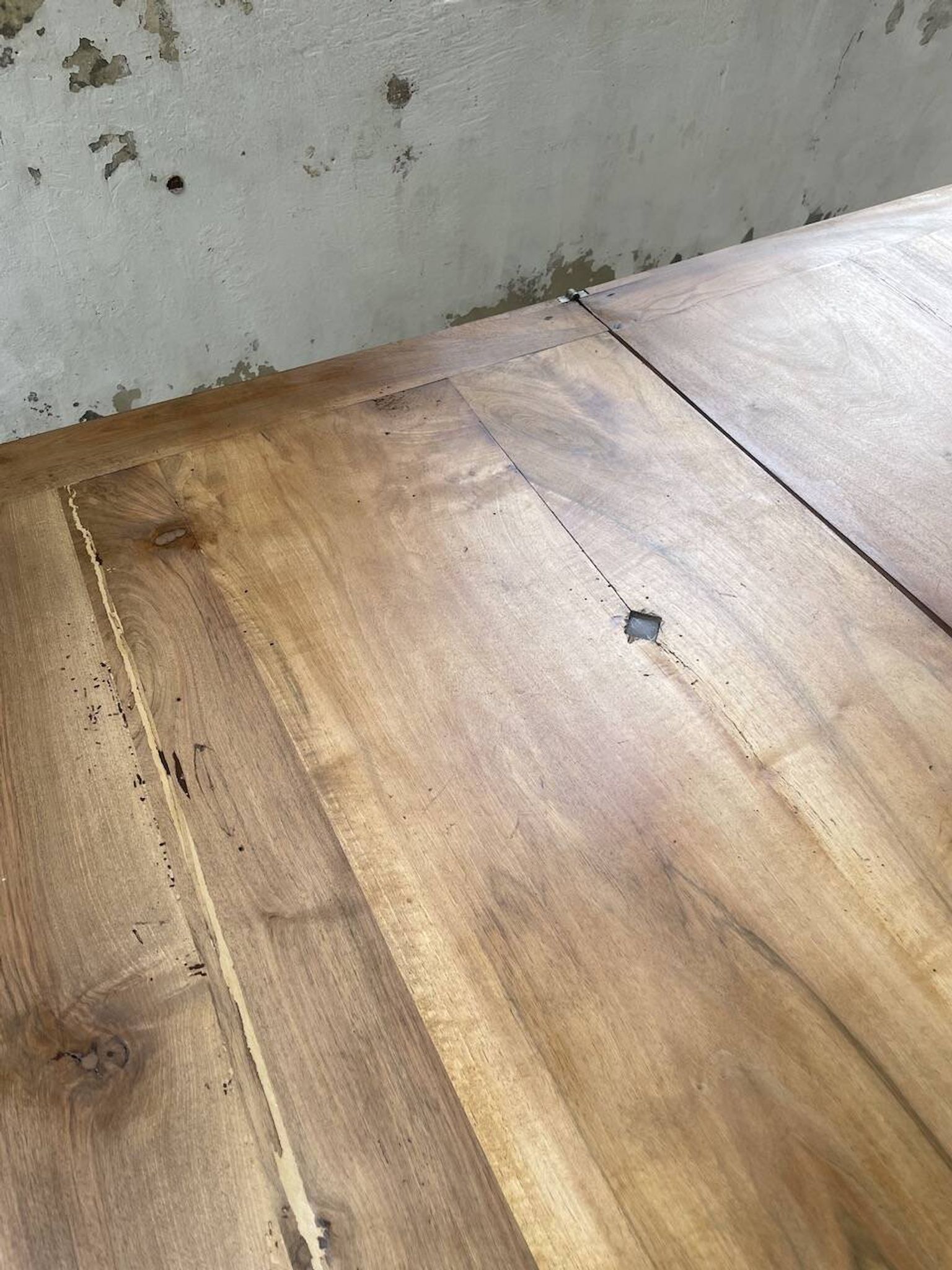 Table de ferme noyer plateau pivotable à allonges