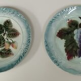 Lot de 2 assiettes en barbotine à motif fruits