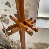 Patère wears pine coat 70