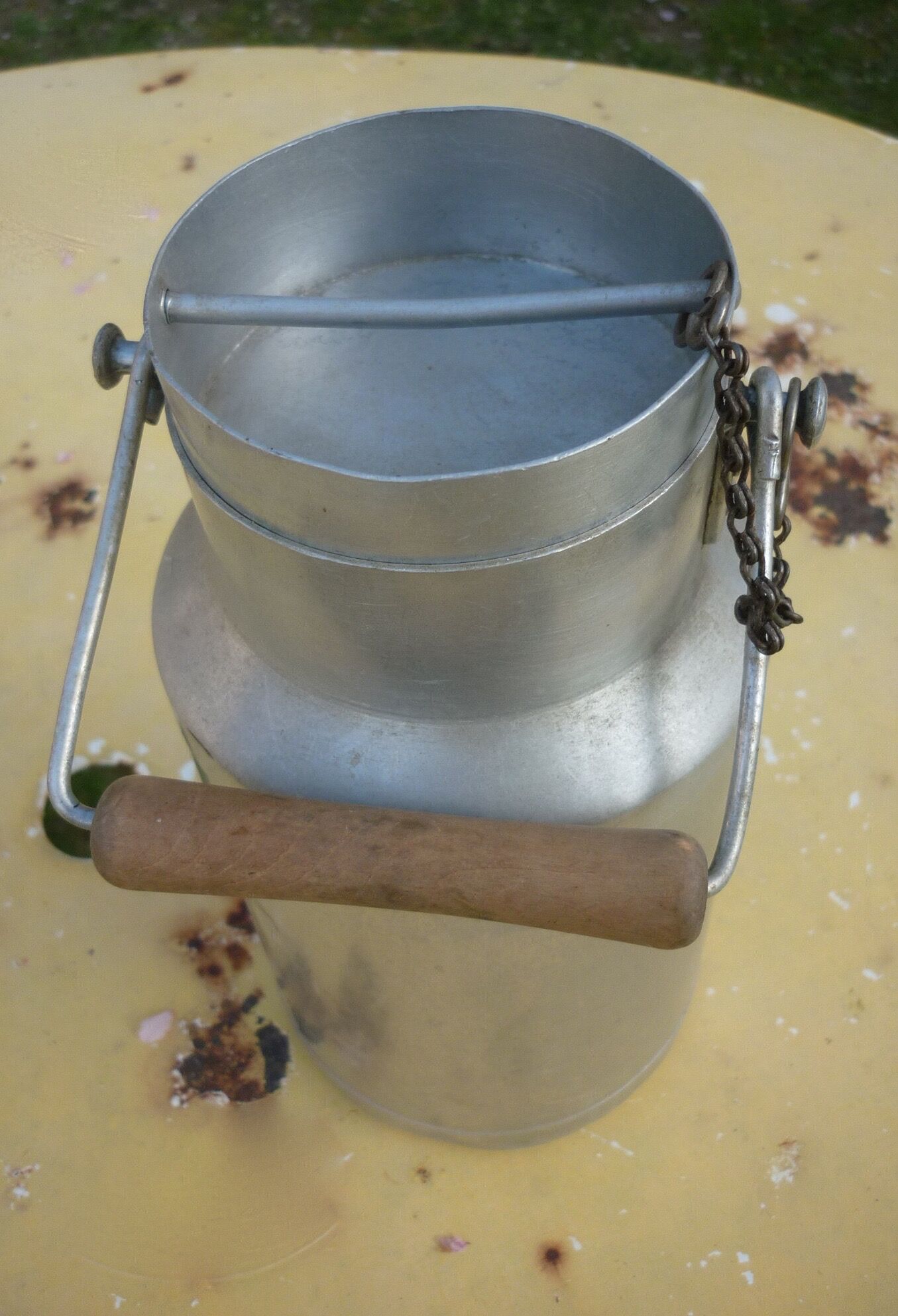 Old 2L milk pot, The Clover