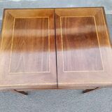 Table vitrine ancienne en bois et verre – style élégant