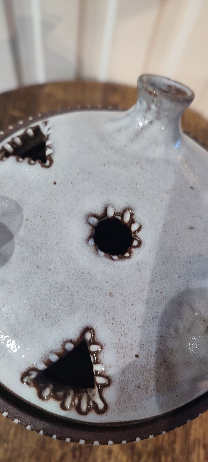 Pique-fleurs signé La Hulotte de Jeanne & Norbert Pierlot.