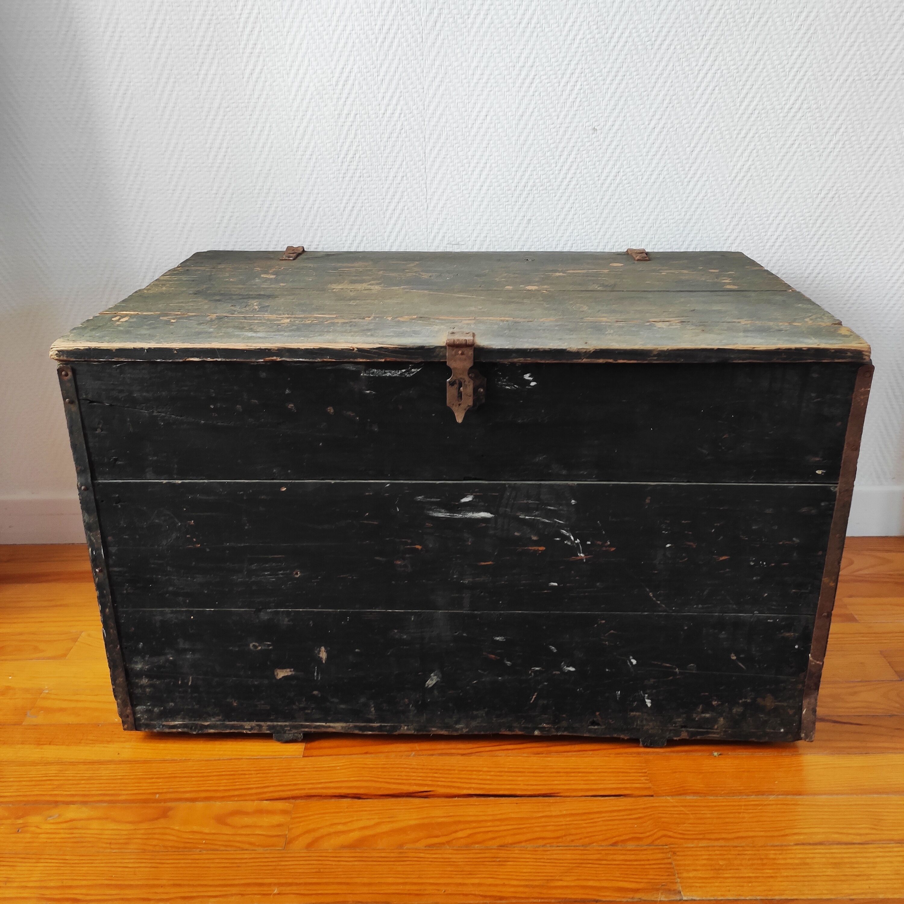 Chest old trunk fir wood