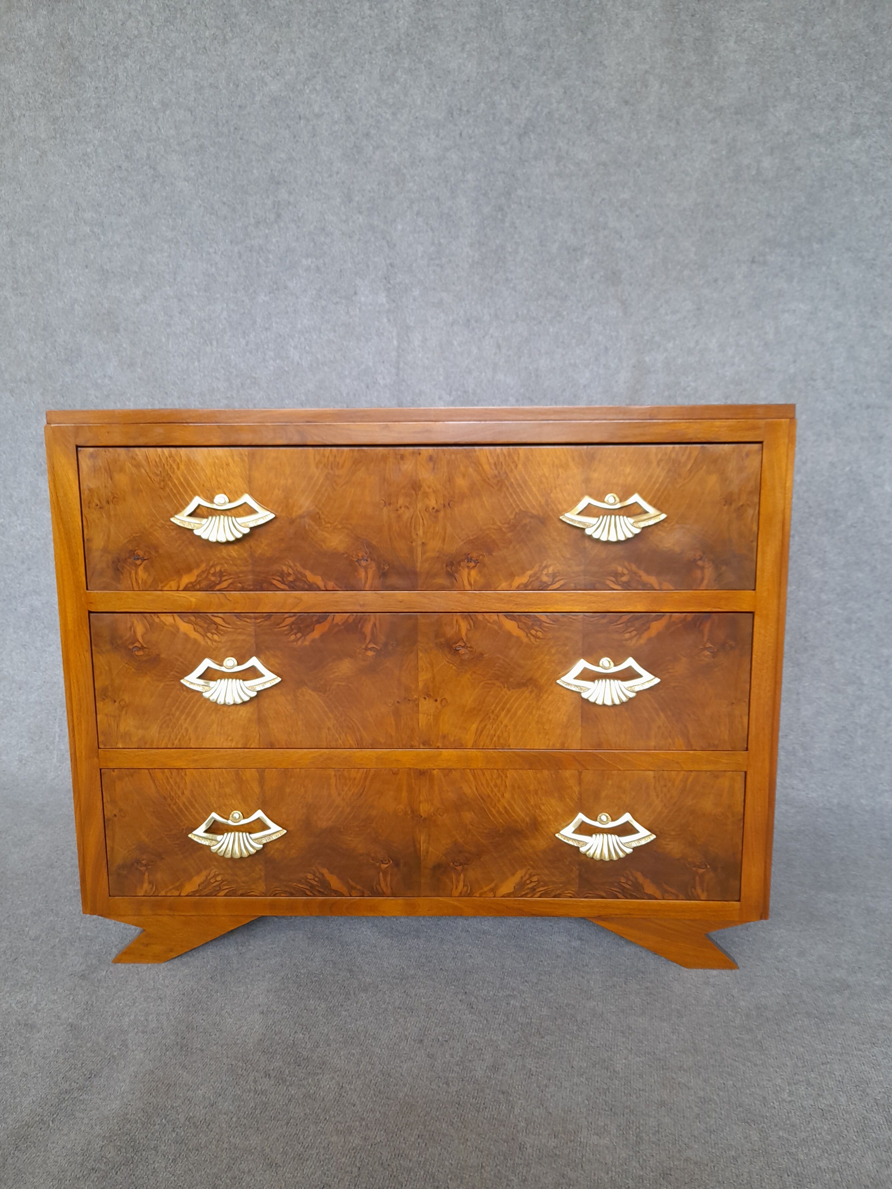 Commode en noyer