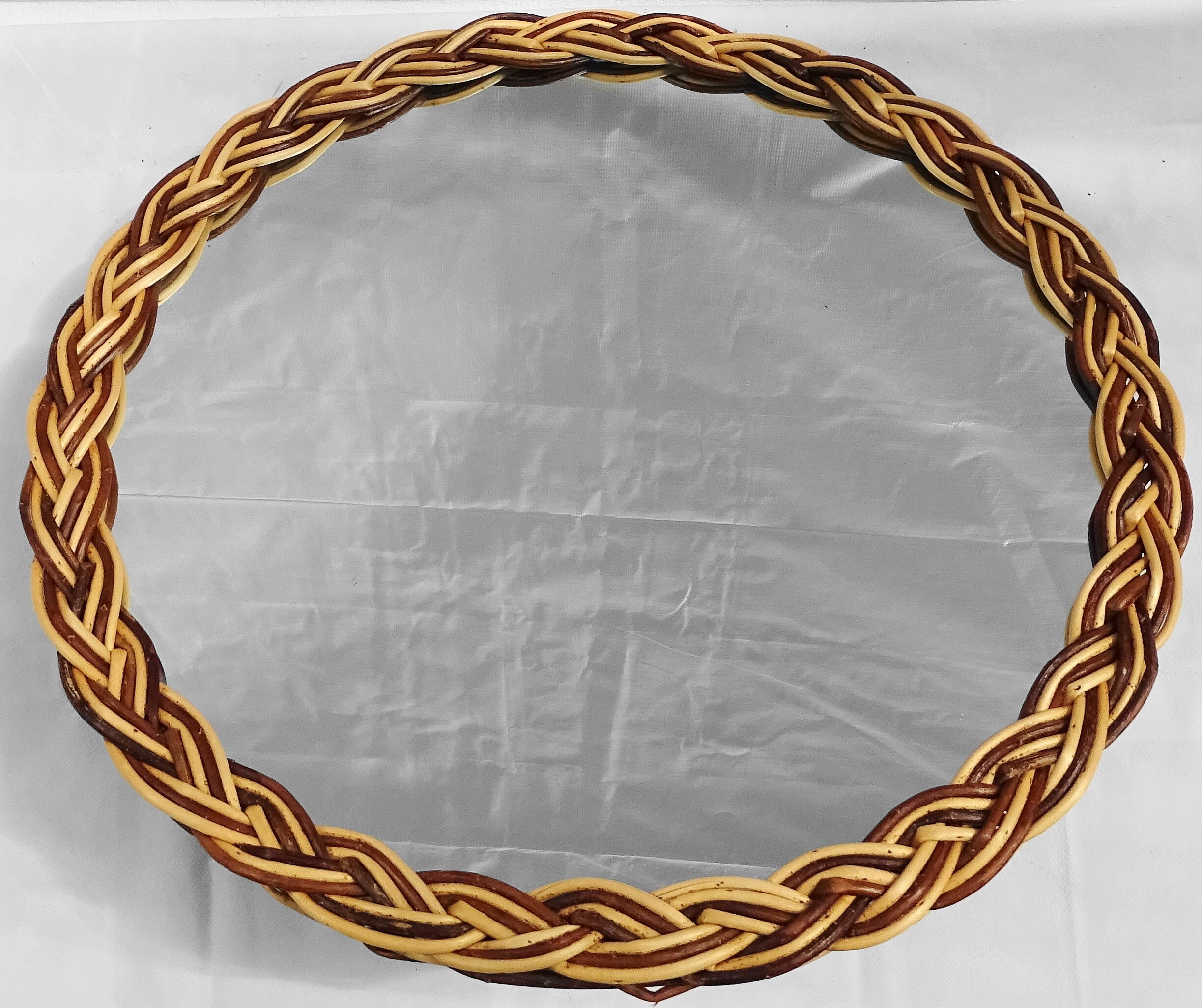 Round mirror in braided wicker 45cm