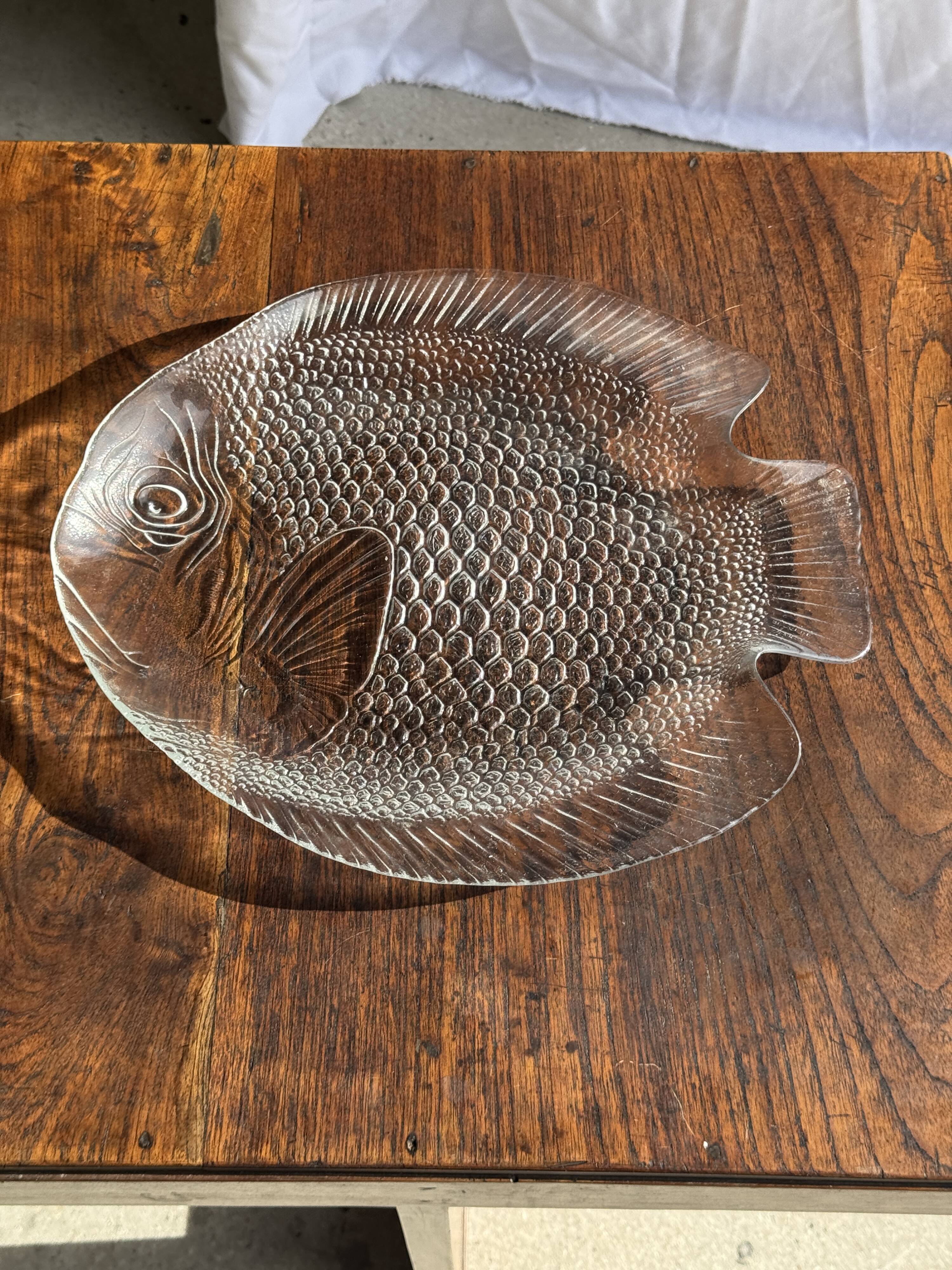 Large fish plate transparent glass Arcoroc vintage L38.5