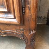 Buffet en noyer sculpté