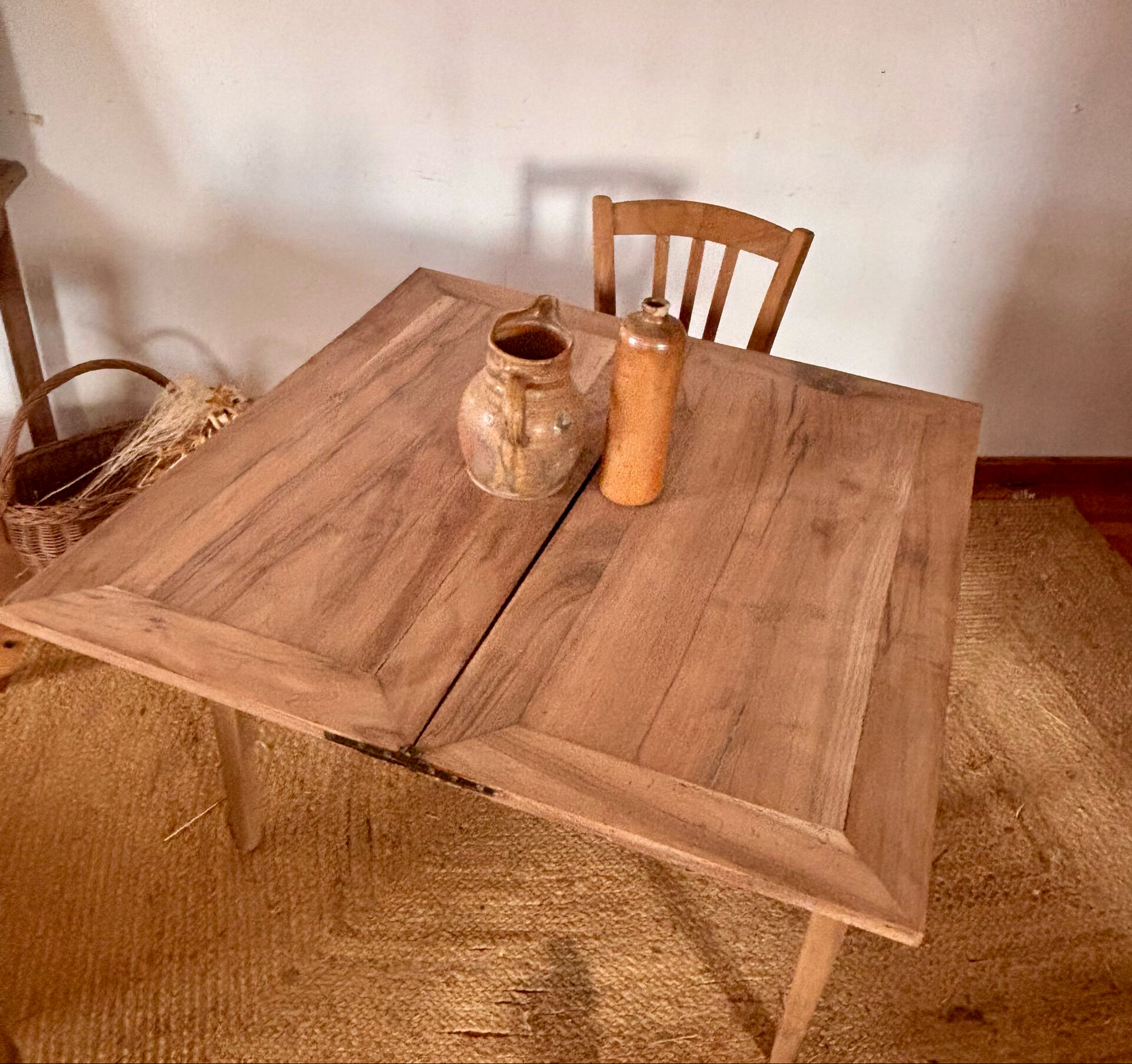 Table portefeuille ancienne extensible en bois massif brut