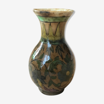 Vase en faïence d'Iran