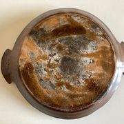 Plat de campagne en terre cuite vernissée art populaire début 20e