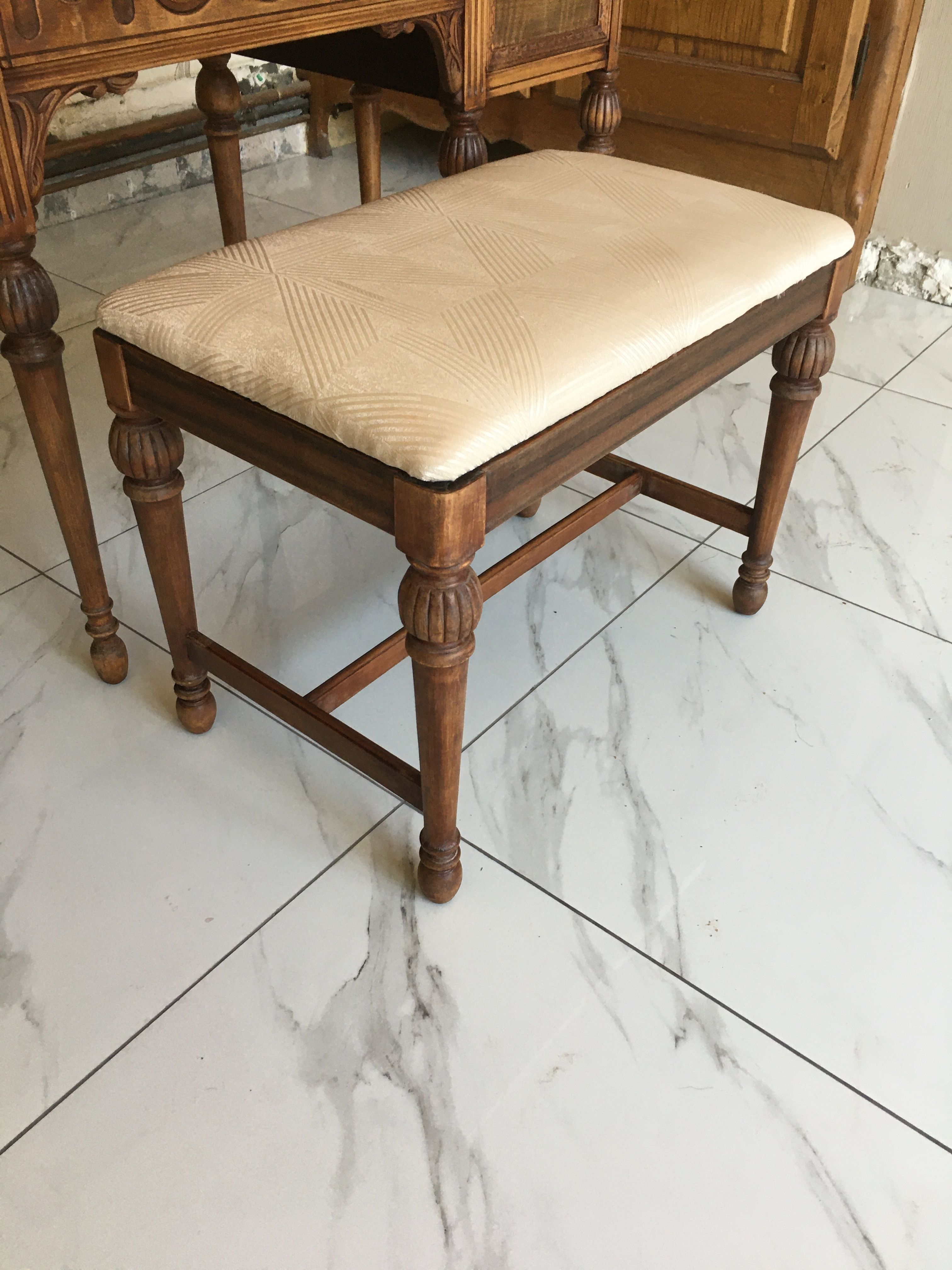 Hairdresser and bench made a usa Simmons furniture