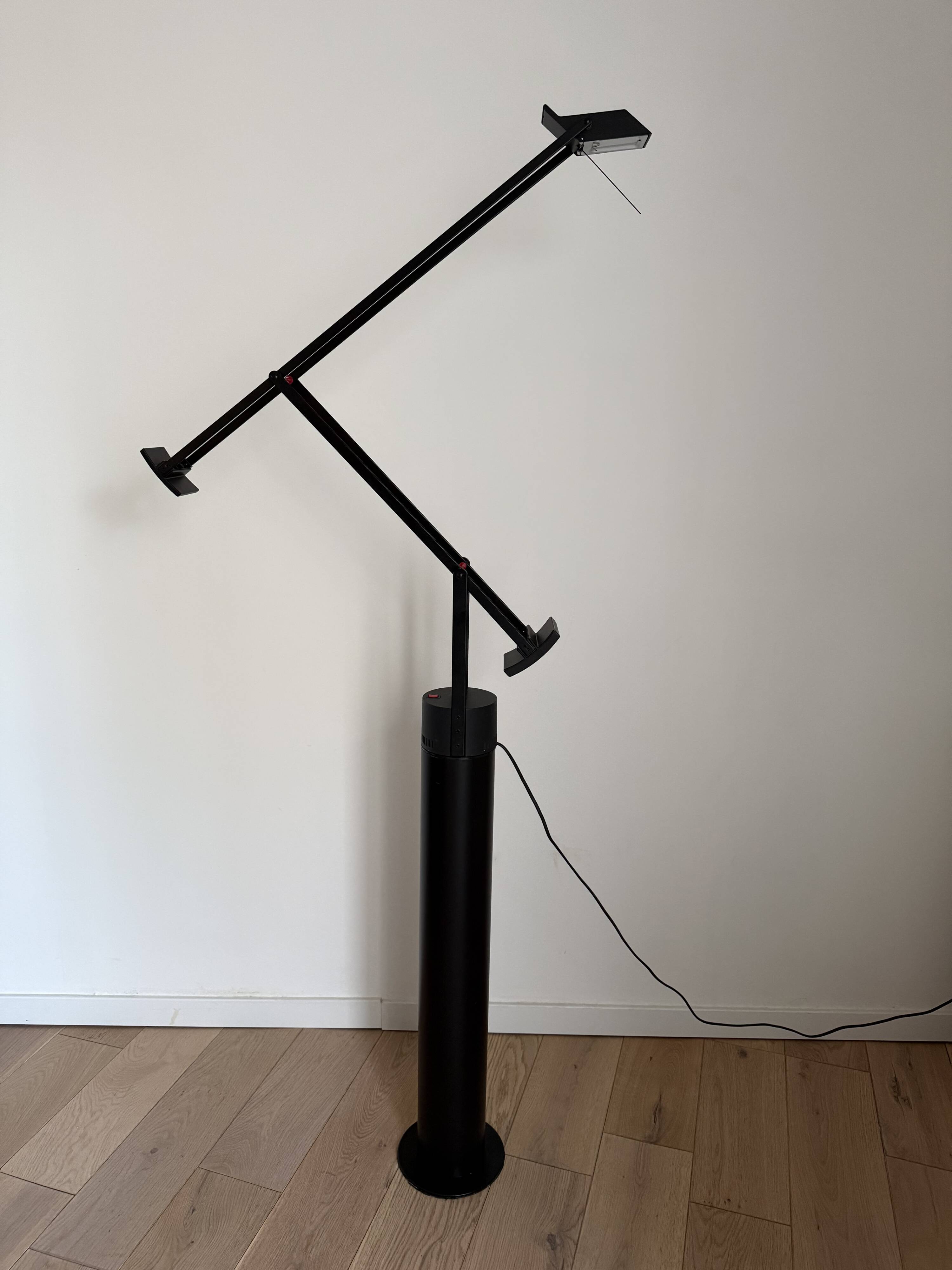 lampe TIZIO Artemide italian design Starck Richard Sapper Memphis